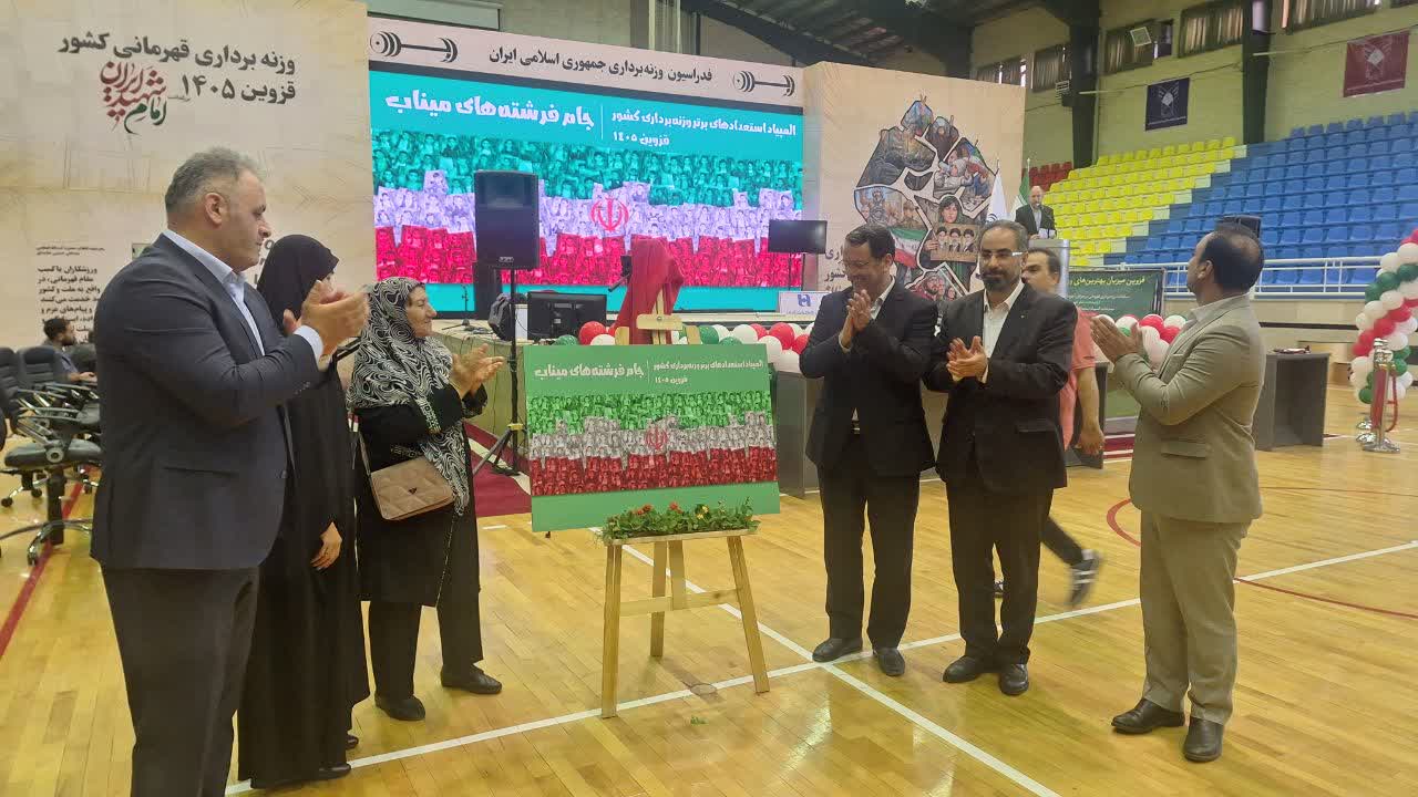 رقابت های وزنه برداری قهرمانی کشور در رشته پسران در قزوین آغاز شد