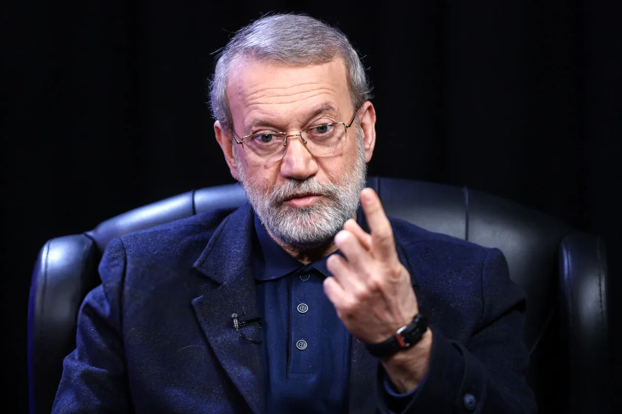 لاريجاني مخاطبا ترامب: نظرية السلام عبر القوة تلطخت بالدماء