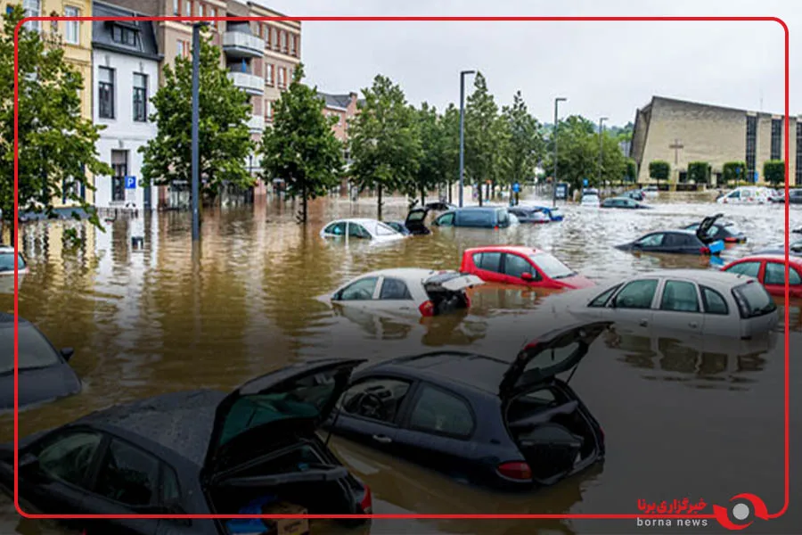 سیلاب در استانبول خودروها را با خود برد