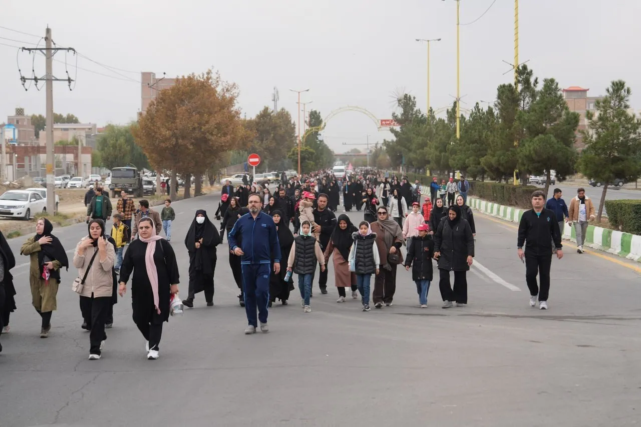 برگزاری همایش پیاده‌روی خانوادگی «صبح و نشاط» در روستای مغانجوق