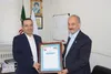 همکاری سازندهٔ بهزیستی و سازمان مدیریت برنامه‌ریزی /  اهدای لوح تقدیر به رئیس سازمان مدیریت و برنامه ریزی