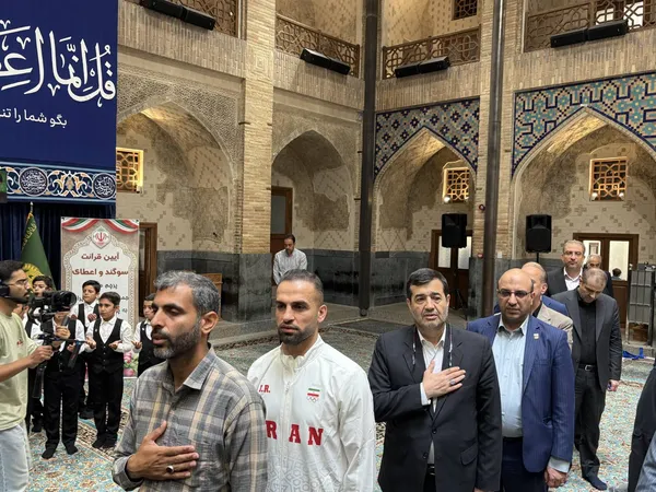 آیین قرائت سوگند و اعطای پرچم به پرچمداران کاروان ایران