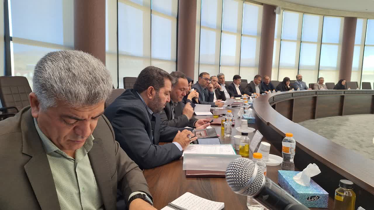 دولت پزشکیان مظلوم واقع شده است؛ خدمات دولت باید شفاف‌تر اطلاع‌رسانی شود 
