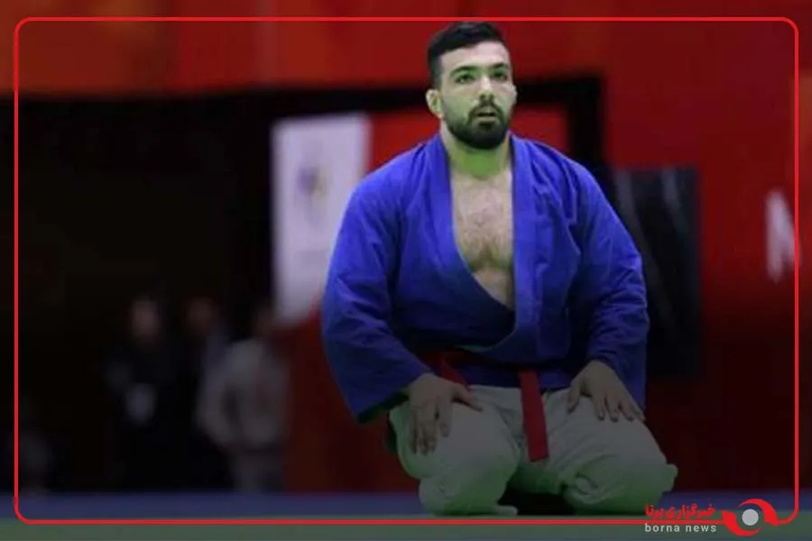اهدای مدال احمدزاده توسط سید مناف هاشمی و محمدرضا نصیری‌نژاد