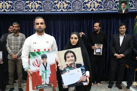 بدرقه پرچمداران کاروان «فرشته‌های میناب» در حرم رضوی با حضور وزیر ورزش