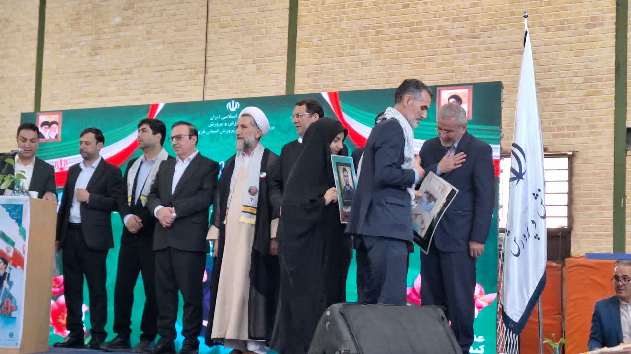 استاندار قزوین: عدالت آموزشی را با جدیت در استان قزوین دنبال می‌کنیم