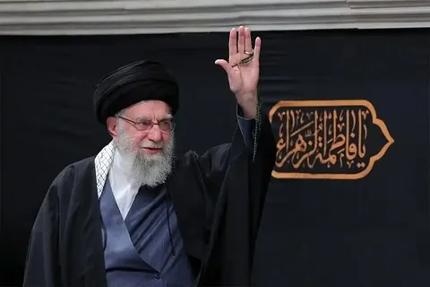 نگاهی به زندگینامه‌ی حضرت آیت‌ الله سید علی حسینی خامنه‌ای