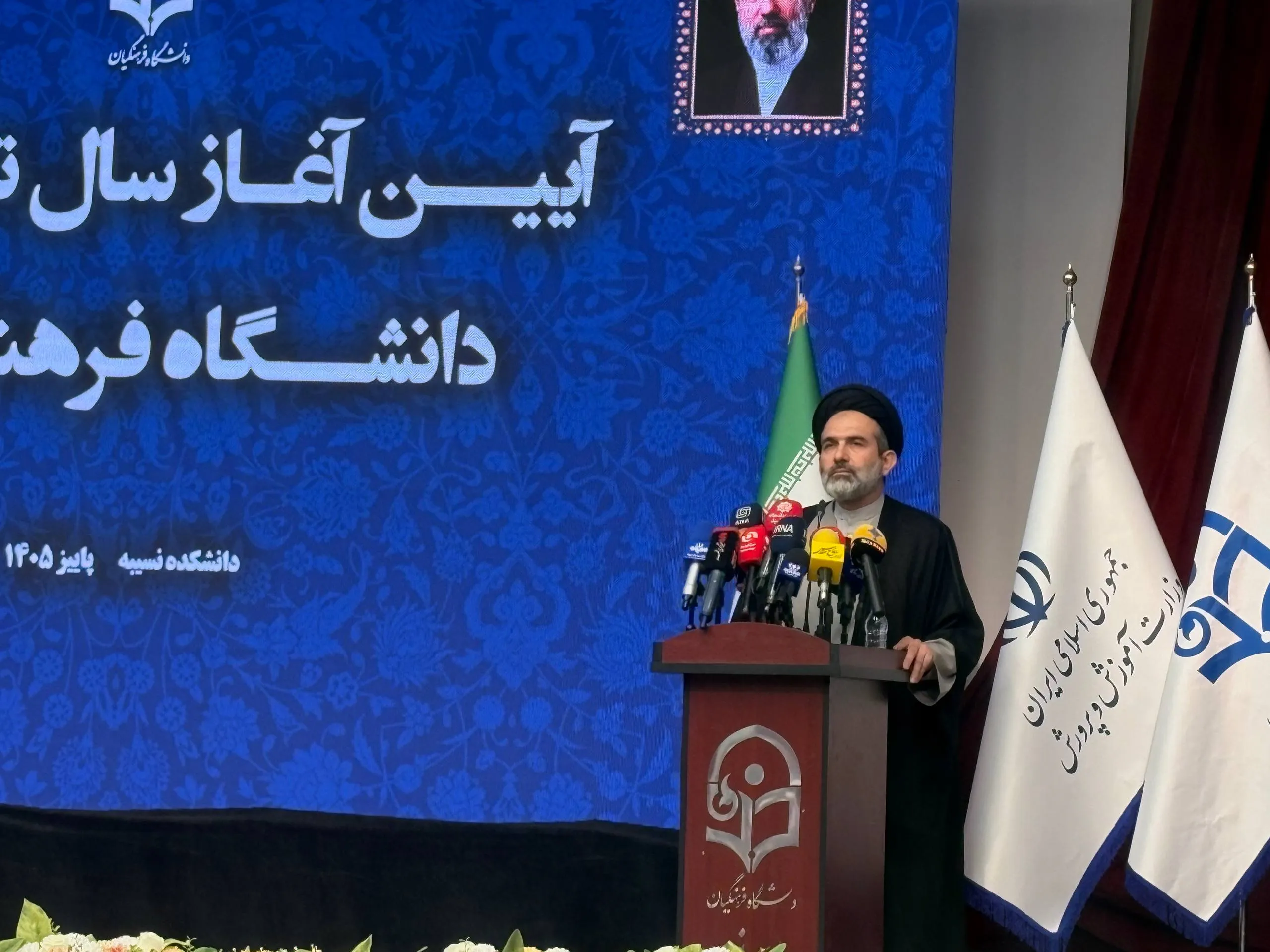 معلم باید در کنار دانش، هنر انتقال مفاهیم را داشته باشد
