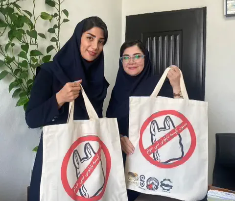 گامی سبز در صنایع گیلان؛ توزیع ساک‌های پارچه‌ای همزمان با روز جهانی بدون پلاستیک