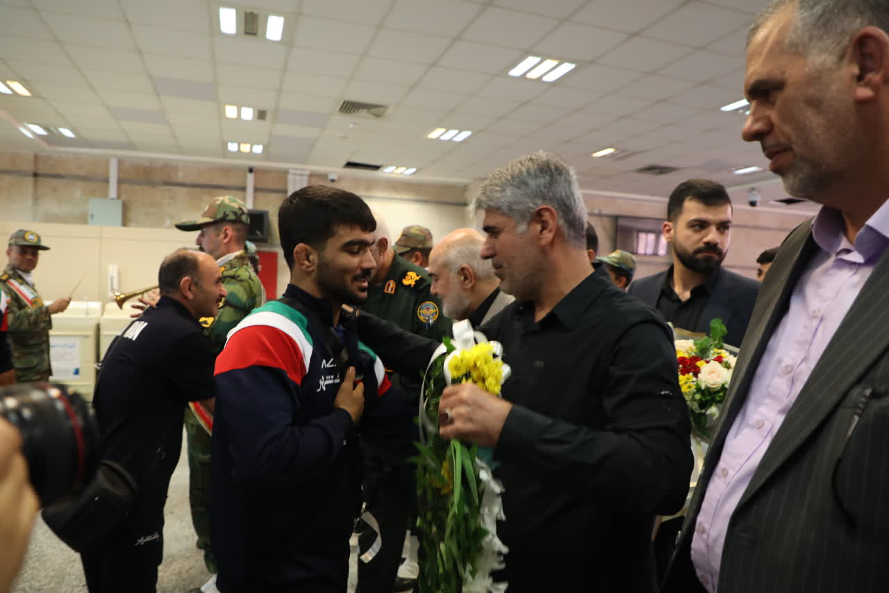 استقبال از دلاورمردان تاریخ‌ساز کشتی فرنگی خوزستان با حضور استاندار / موالی‌زاده: خوزستان مهد کشتی فرنگی ایران است / حمایت از ورزشکاران بیشتر خواهد شد