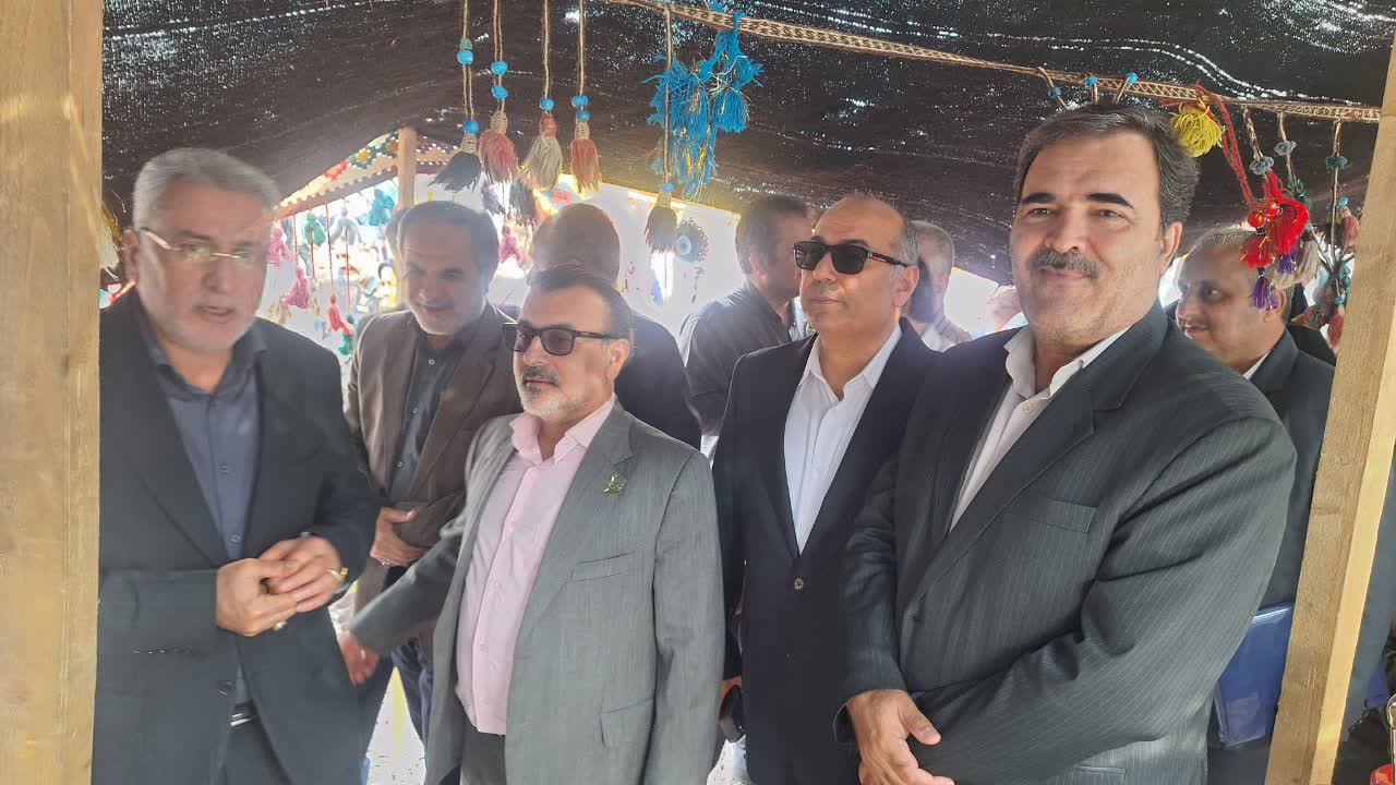 بازدید وزیر جهاد کشاورزی از سیاه‌چادرهای عشایری در حاشیه جشنواره ملی زیتون طارم