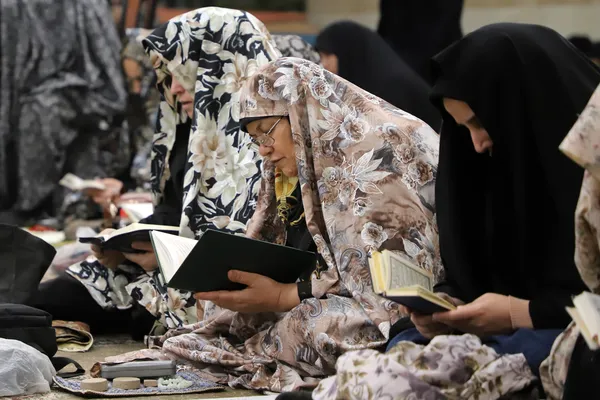 مراسم جزء خوانی قران کریم و برپایی سفره افطاری در ماه مبارک رمضان در مساجد و حسینیه های شهر کرمانشاه