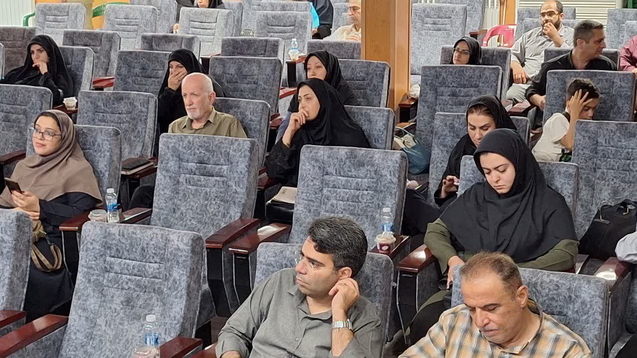 پیشنهاد تدوین کتاب «روایت رسانهای جنگ رمضان» برای ثبت ماندگار نقش خبرنگاران قزوین پیشنهاد تدوین کتاب «روایت رسانهای جنگ رمضان» برای ثبت ماندگار نقش خبرنگاران قزوین