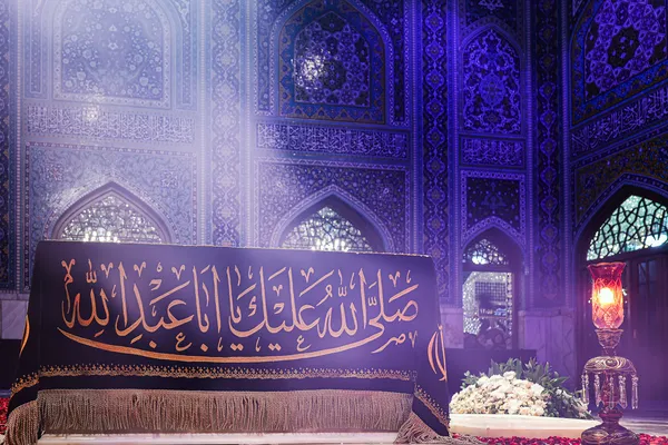  حضور مردم عزادار بر مزار مطهر رهبر شهید