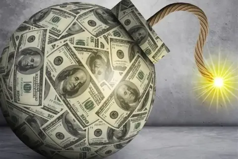 چرا بدهی‌های تریلیون دلاری اقتصاد جهان را زمین‌گیر نمی‌کند / چالش بدهی ایران، نحوه تأمین کسری بودجه است