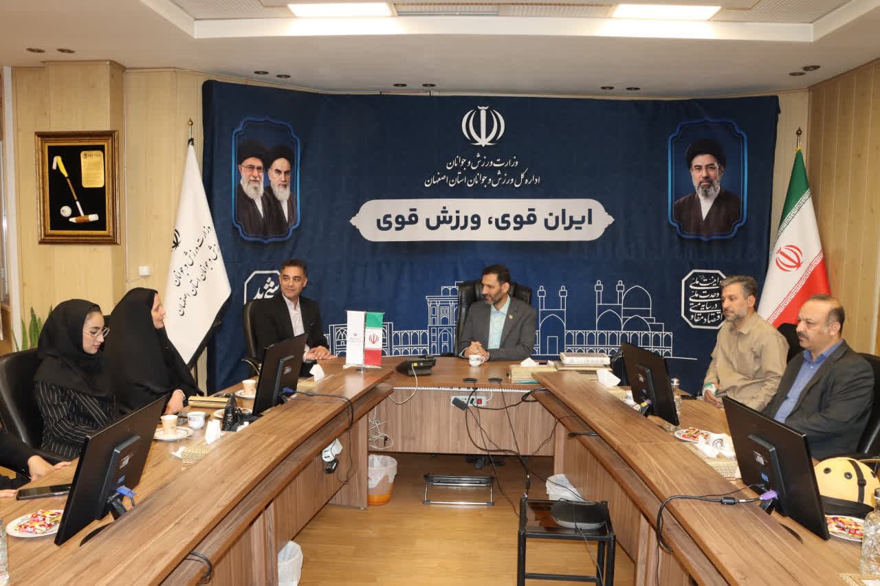قهرمانان چوگان اصفهان به یاد شهدای دانشآموز میناب تجلیل شدند قهرمانان چوگان اصفهان به یاد شهدای دانشآموز میناب تجلیل شدند