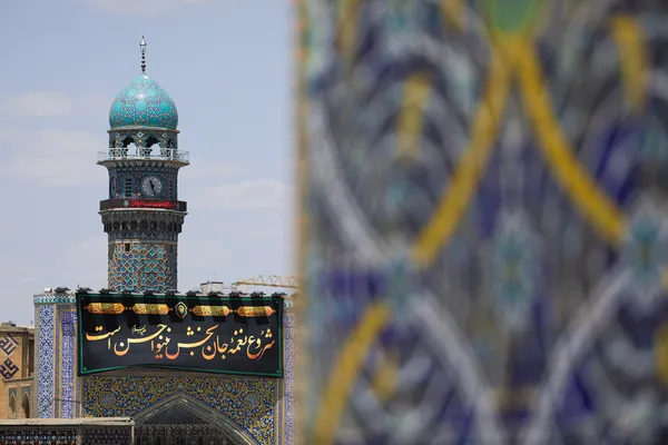 کتیبه آرایی اماکن متبرکه رضوی در دهه پایانی ماه صفر
