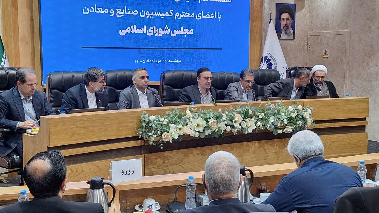 استاندار قزوین: کمک به صنایع استان، کمک به اقتصاد ملی است استاندار قزوین: کمک به صنایع استان، کمک به اقتصاد ملی است