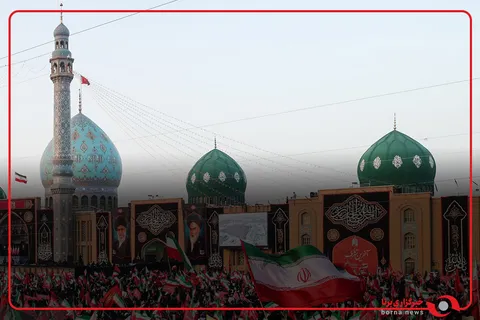 پنجره متفاوتی به اشک‌های عاشقان رهبر شهید انقلاب هنگام اقامه نماز بر پیکر مطهر «آقای شهید ایران» در مسجد مقدس جمکران