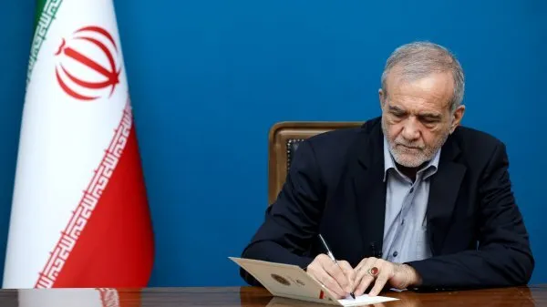 Iranian president congratulates South Africa on National Day