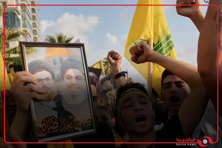 حضور مردم لبنان در سالگرد شهادت سیدحسن نصرالله در جوار مرقد او در ضاحیۀ بیروت