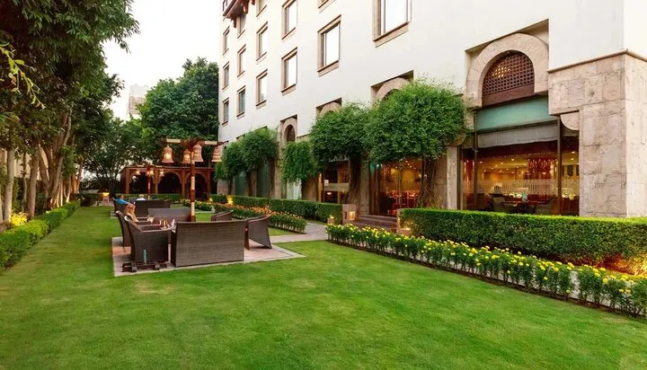 Islamabad Talks Likely to Extend into Sunday as Marathon Sessions Continue