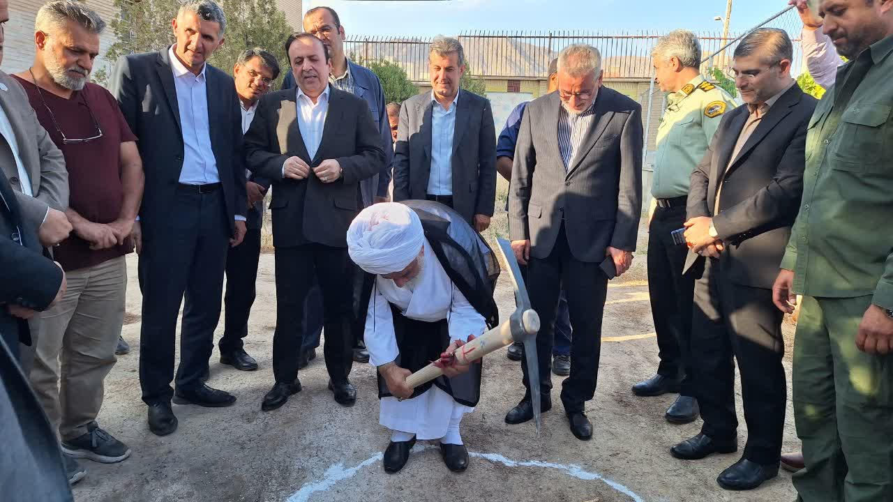 کلنگ ساخت یک مدرسه شش کلاسه در آبیک به زمین زده شد 