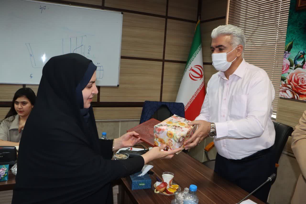 پرستاران نماد ایثار، تعهد و انساندوستی در جامعه هستند پرستاران نماد ایثار، تعهد و انساندوستی در جامعه هستند