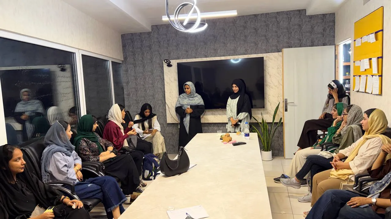 تحول در مشارکت اجتماعی؛ از هم‌افزایی تا اشتغال‌زایی در نشست‌های بانوان «خانه جوان بندرعباس»