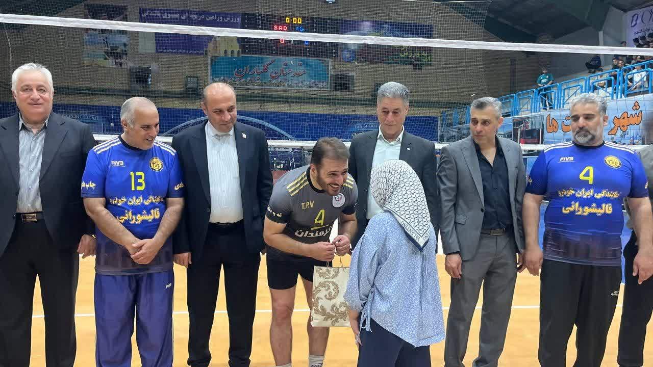 دیدار دوستانه والیبال هنرمندان کشور با منتخبین ورامین دیدار دوستانه والیبال هنرمندان کشور با منتخبین ورامین