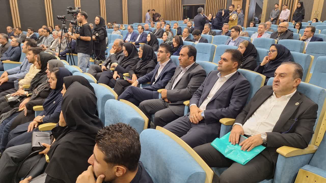 تولیدکننده در شرایط جنگ اقتصادی به حمایت واقعی نیاز دارد/ صادرکننده نمونه ملی که ممنوع الخروج است