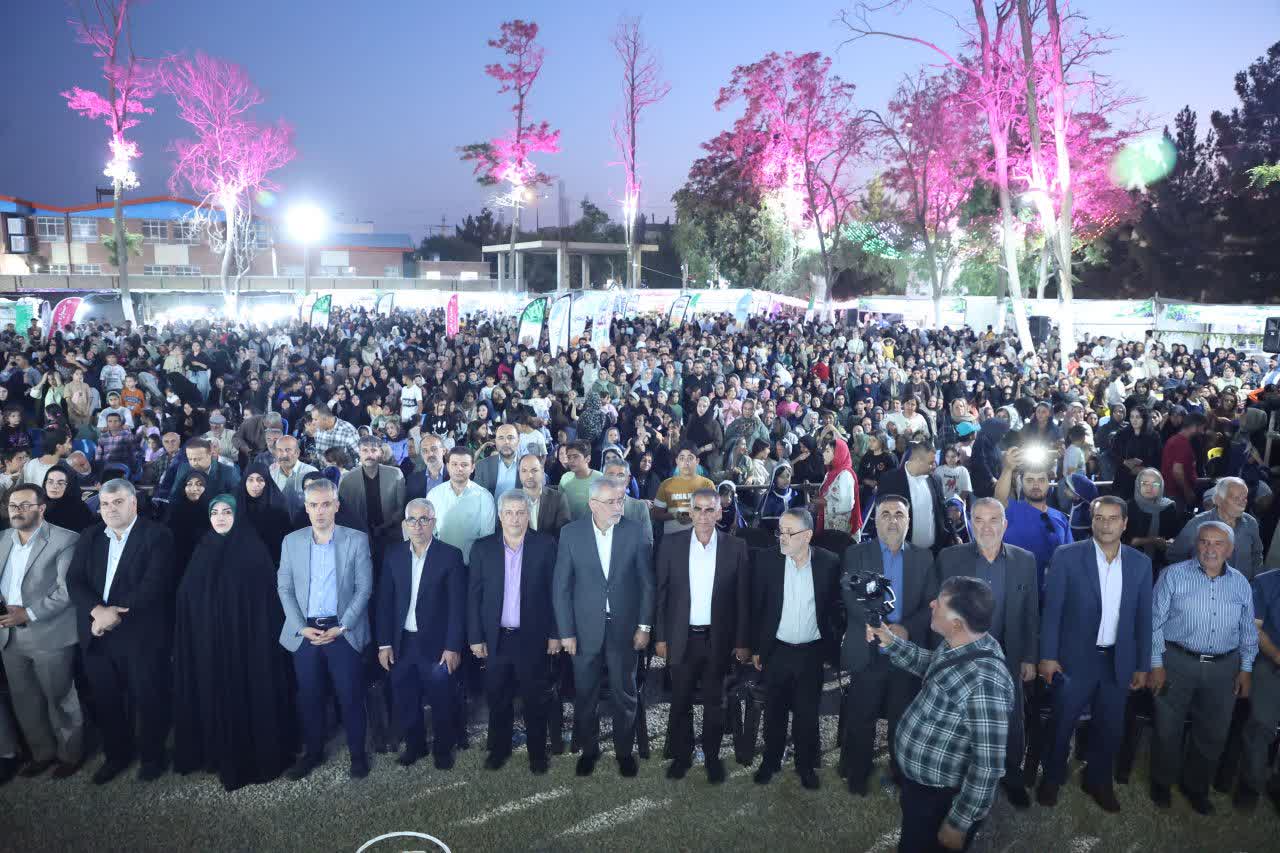 انگور تاکستان، پیشران توسعه اقتصادی و نماد نشاط اجتماعی استان قزوین است