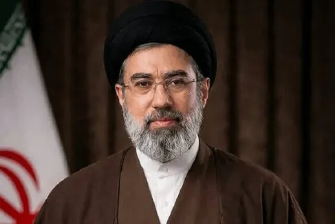رهبر انقلاب: مسئولیت نسل جوان، اعتلای ایران اسلامی است/ مرزهای دانش را بشکنید و قله‌های پیشرفت را فتح کنید