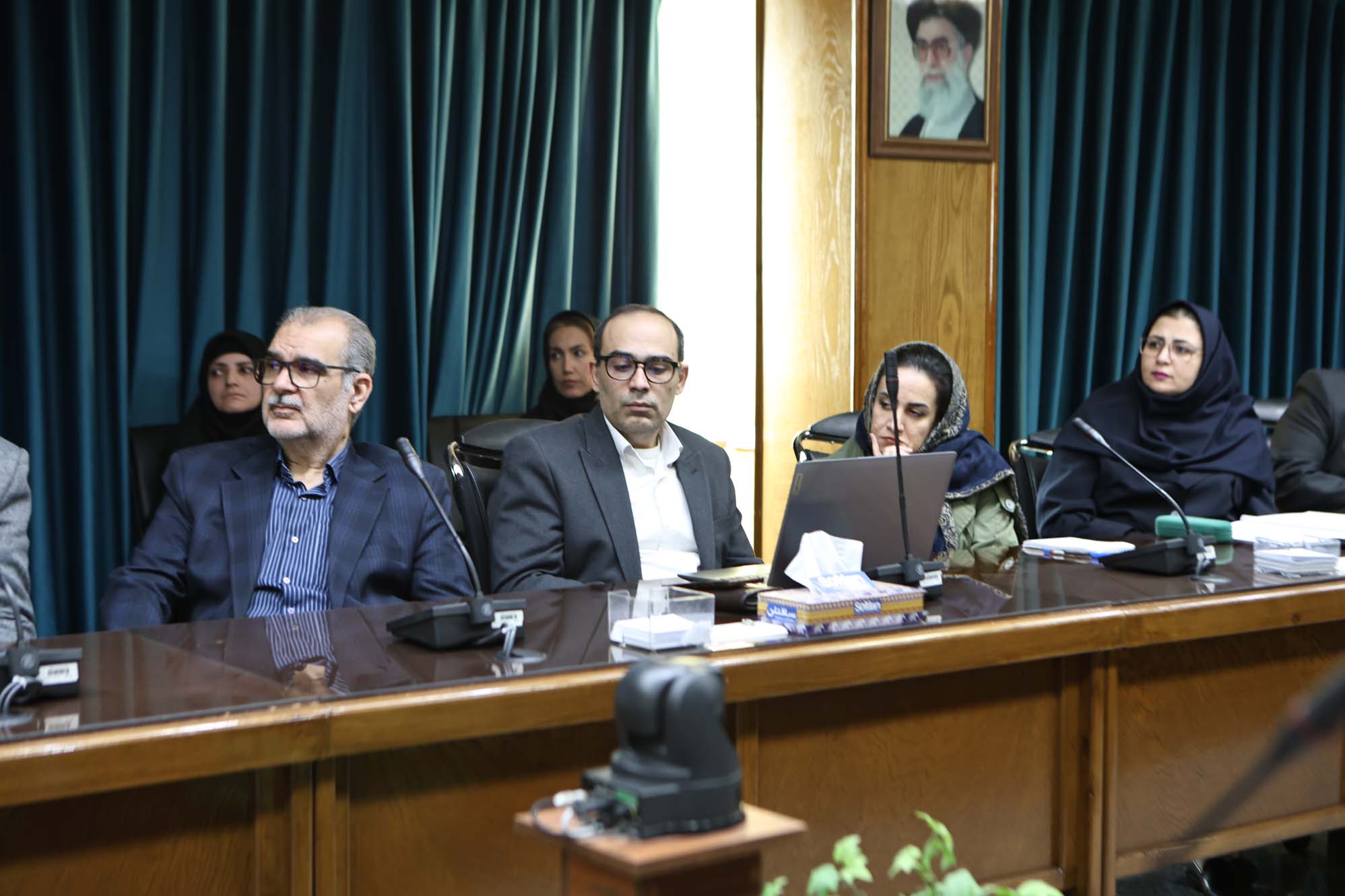 صدای نسل جوان باید در تصمیم‌سازی‌ها شنیده شود/ رونمایی از کتاب «خوانش فیلم‌های جشنواره فجر»