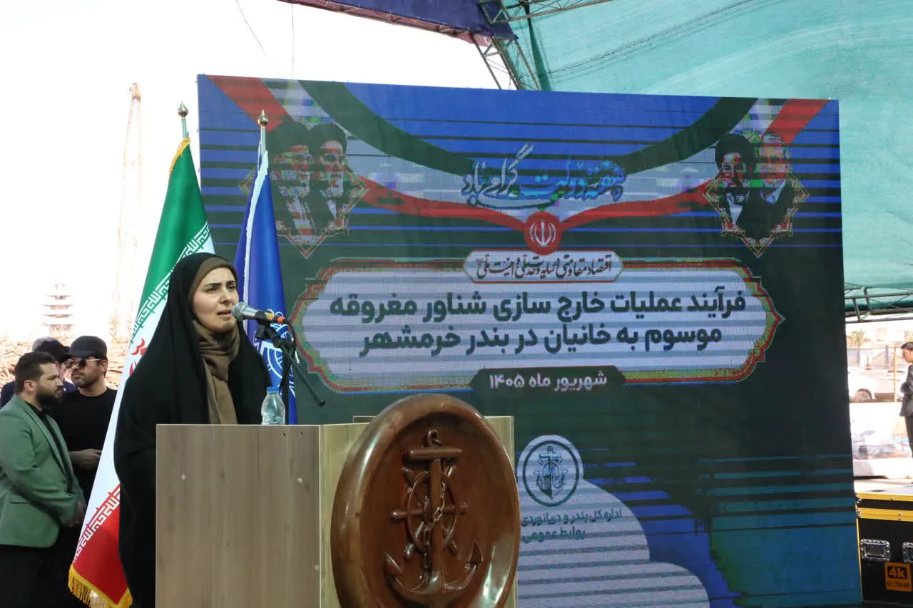 وزیر راه: خارج‌سازی مغروقه"خانیان" آغاز مسیر تازه برای رونق بندر خرمشهر و اقتصاد ایران است / درآمد حاصل از بازیافت مغروقه‌ها صرف خرمشهر می‌شود