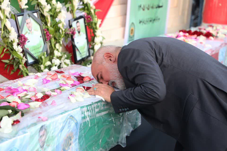 تشییع پُرشور دو شهید فراجا در شادگان؛ استاندار خوزستان: مردم با حضور حماسی خود قدردان امنیتآفرینی نیروی انتظامی هستند تشییع پُرشور دو شهید فراجا در شادگان؛ استاندار خوزستان: مردم با حضور حماسی خود قدردان امنیتآفرینی نیروی انتظامی هستند