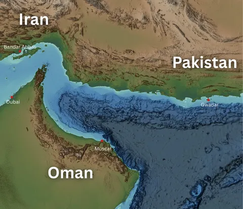 نهاد دریایی انگلیس از اصابت پرتابه به یک نفتکش در سواحل عمان خبر داد