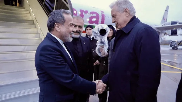عراقجي يصل إلى سانت بطرسبرغ للقاء بوتين