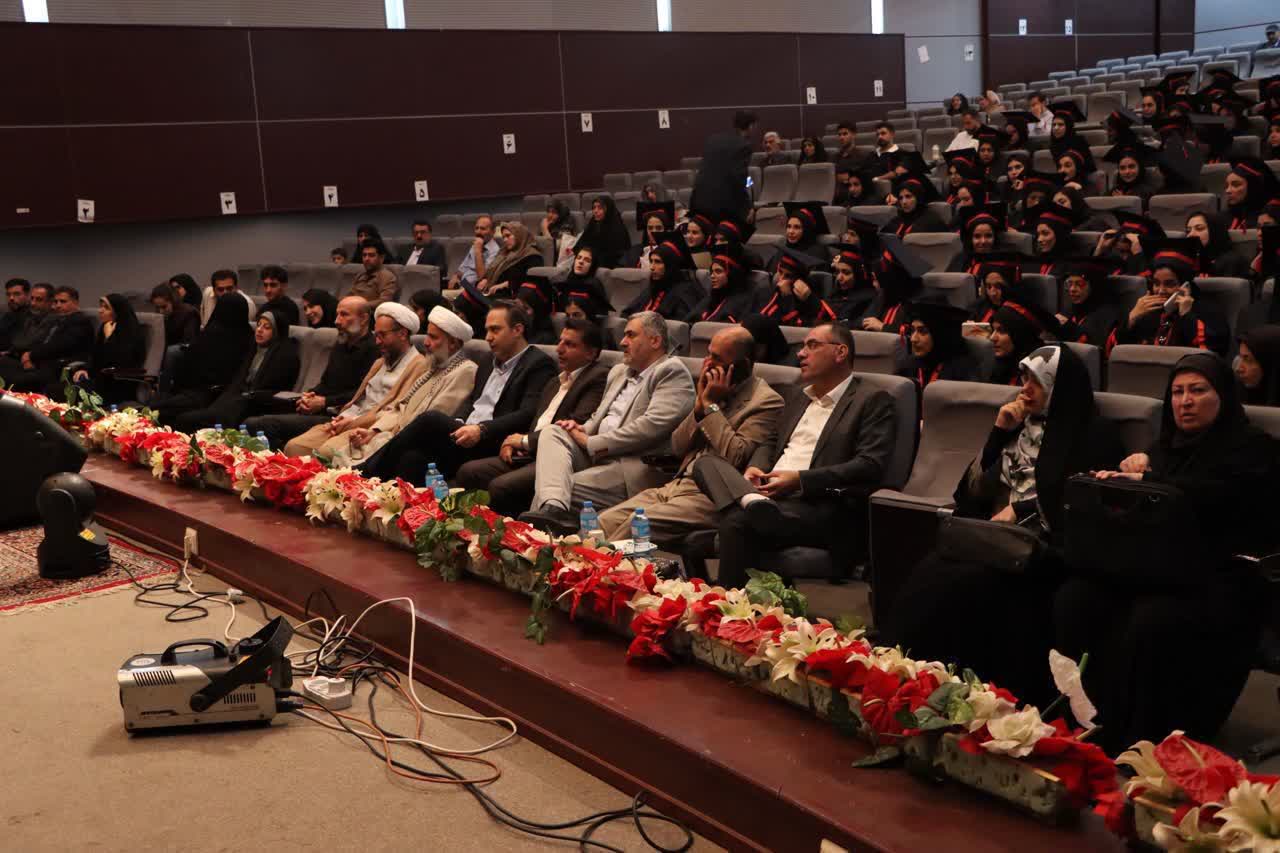 معلمان مورد اعتمادترین قشر جامعه و معماران فکری آینده کشور