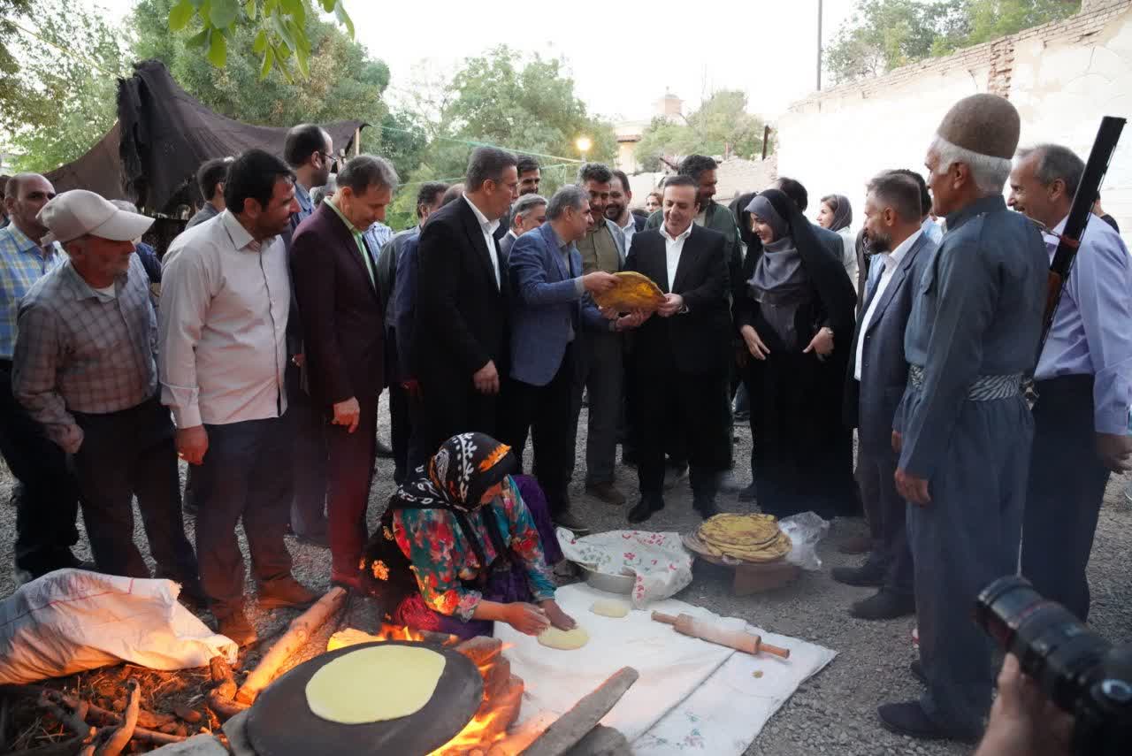 حضور صمیمانه استاندار در جمع مردم/ برگزاری ویژهبرنامه قزوین ایران با محوریت فرهنگ روستایی و عشایری در دولتخانه صفوی حضور صمیمانه استاندار در جمع مردم/ برگزاری ویژهبرنامه قزوین ایران با محوریت فرهنگ روستایی و عشایری در دولتخانه صفوی