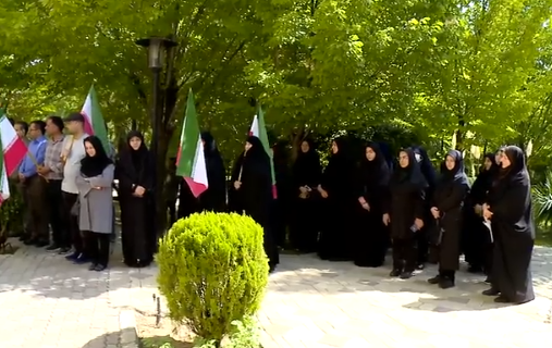 آیین اهتزاز پرچم در آغاز سال تحصیلی دانشگاه بین‌المللی امام خمینی (ره)