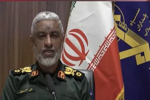 سردار عظمایی: آمریکایی‌ها ۷۰۰ کیلومتر از تنگه هرمز فاصله گرفته‌اند