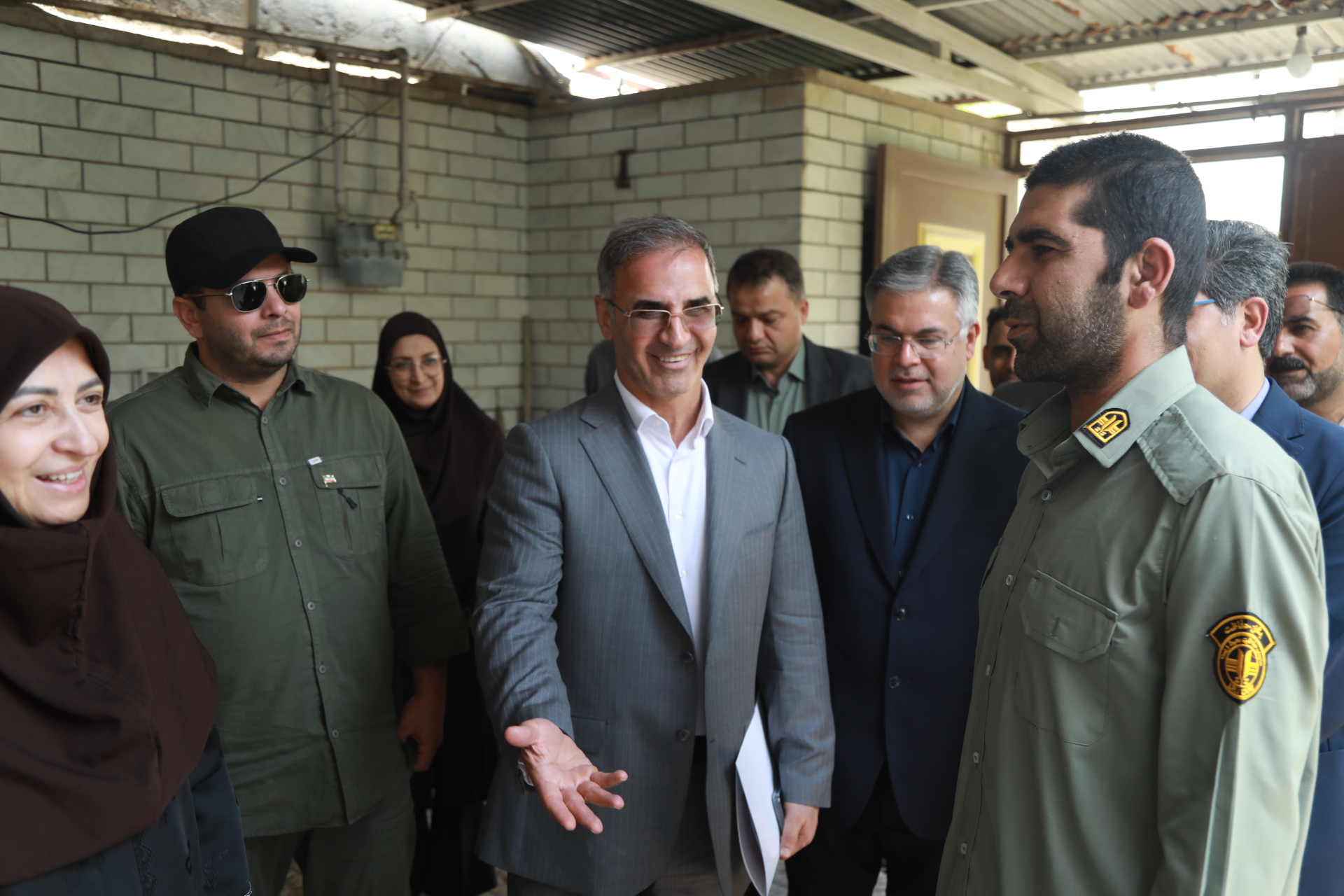 دیدار رییس سازمان حفاظت محیط زیست با محیط‌بان حادثه‌دیده خوزستان