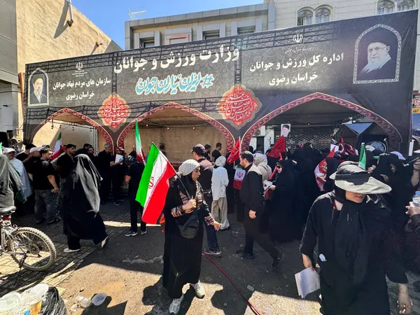 غرفه ایران یاران جوان در حاشیه تشییع رهبر شهید انقلاب در مشهد