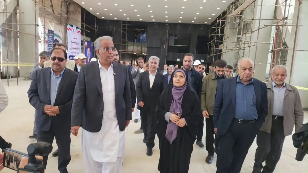 با حضور وزیر راه و شهرسازی و استاندار سیستان و بلوچستان صورت گرفت ؛ تکمیل ریل‌گذاری راه‌آهن چابهار ـ زاهدان