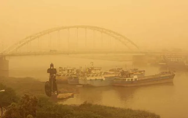 وقوع تندباد و گردو خاک در خوزستان