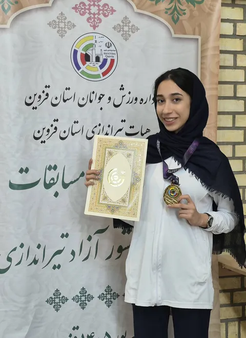 پرستش عباسلو، تیرانداز نوجوان هرمزگانی، قهرمان مسابقات آزاد تپانچه بانوان کشور شد