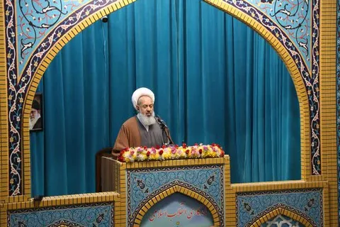 امام جمعه موقت کرمانشاه: حضور مردم در تجمعات شبانه عامل بازدارنده در برابر دشمن است