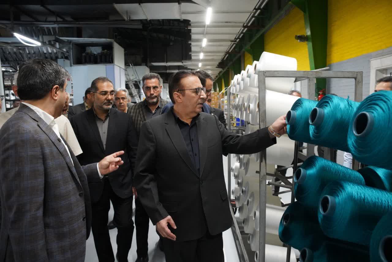 استاندار قزوین از یک شرکت نساجی بازدید کرد استاندار قزوین از یک شرکت نساجی بازدید کرد