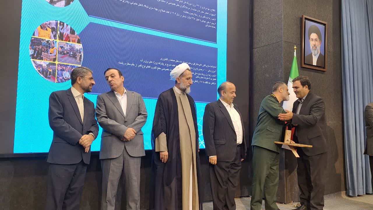 شرکت توزیع نیروی برق قزوین در جشنواره شهید رجایی رتبه برتر کسب کرد